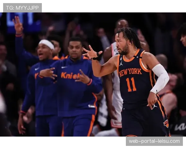 尼克斯vs热火比赛出现争议判罚,边线发球时阿德巴约是否踩线引热议 尼克斯vs热火比赛出现争议判罚,边线发球时阿德巴约是否踩线引热议