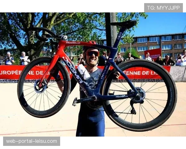 营养分析：职业车手在巴黎-鲁贝超过六小时的比赛中如何补充能量？